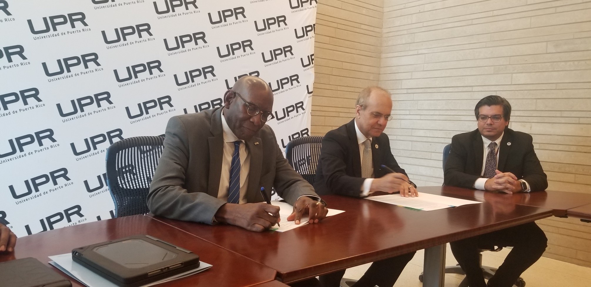 photo 3 - mou signing Caption below