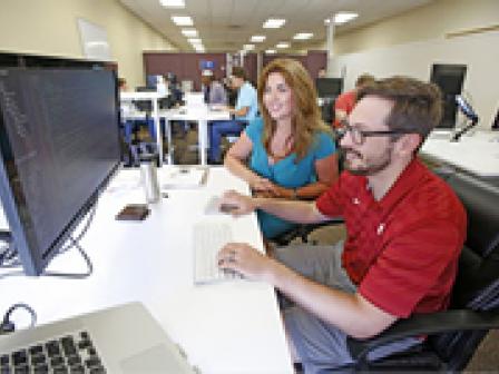 Robin Smith, Chief Executive Officer of successful startup WeGoLook, LLC.,<br />and staff at one of i2E’s entrepreneurial development centers.